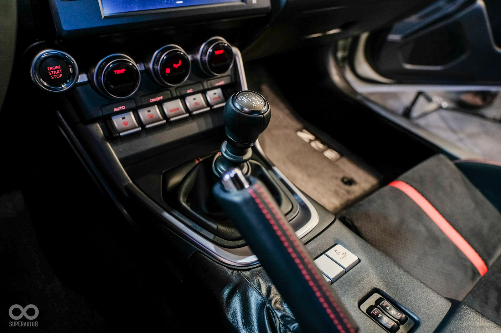 出手排我就買的朋友，全新BRZ提供自排、手排兩種選擇