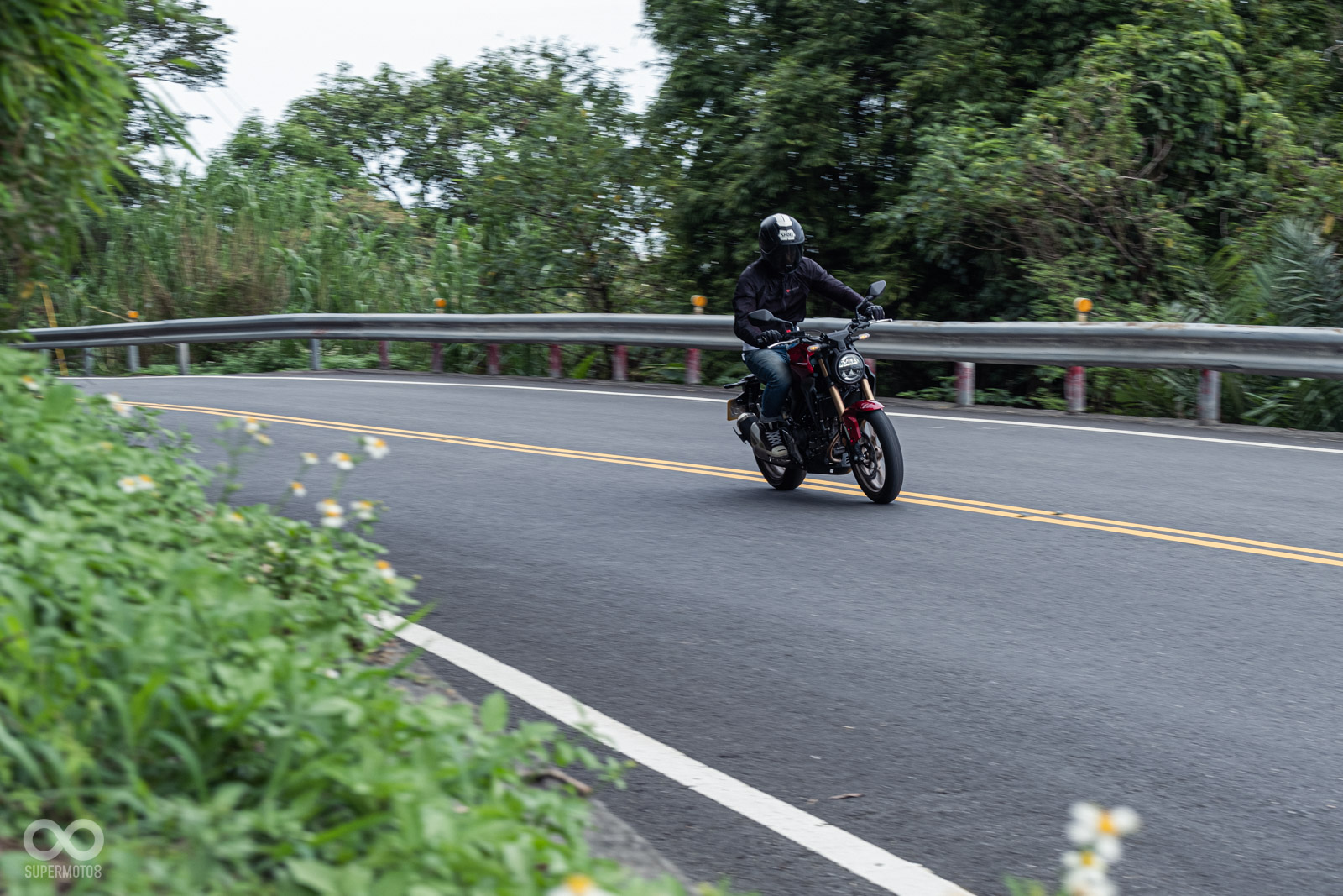 輕盈的CB300R相當受年輕、新手騎士的喜愛