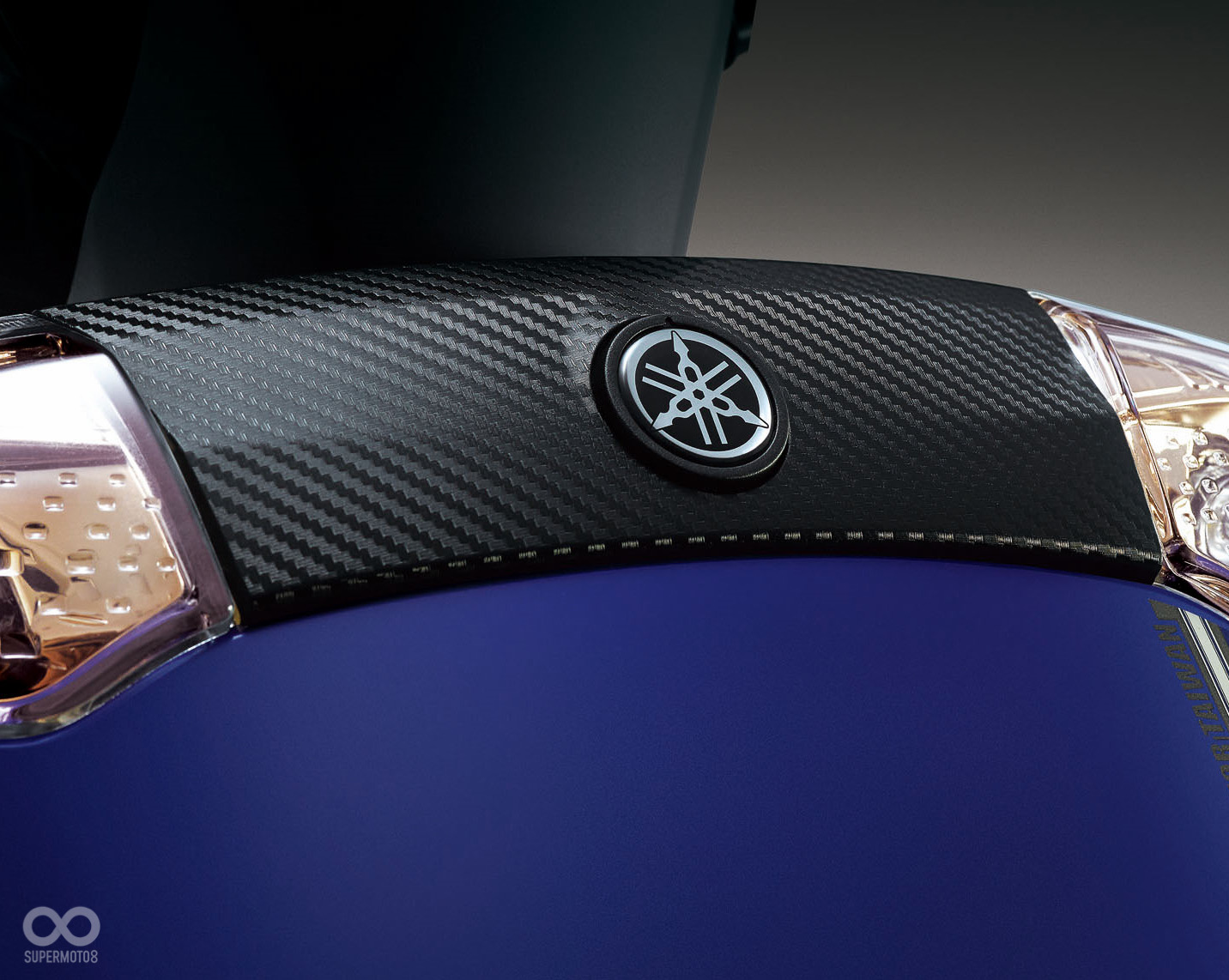 仿碳纖維前飾條