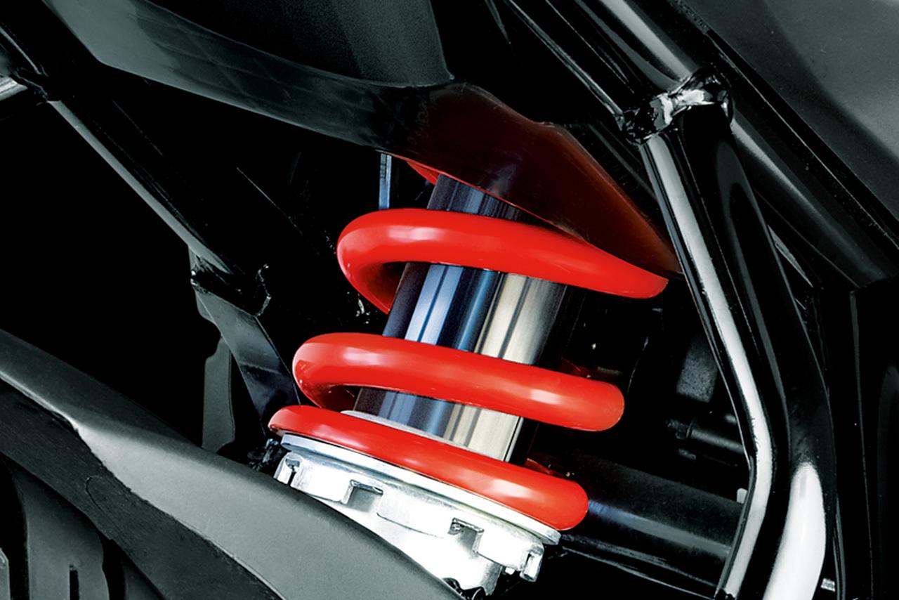 原廠單體後避震有七段預載可調。