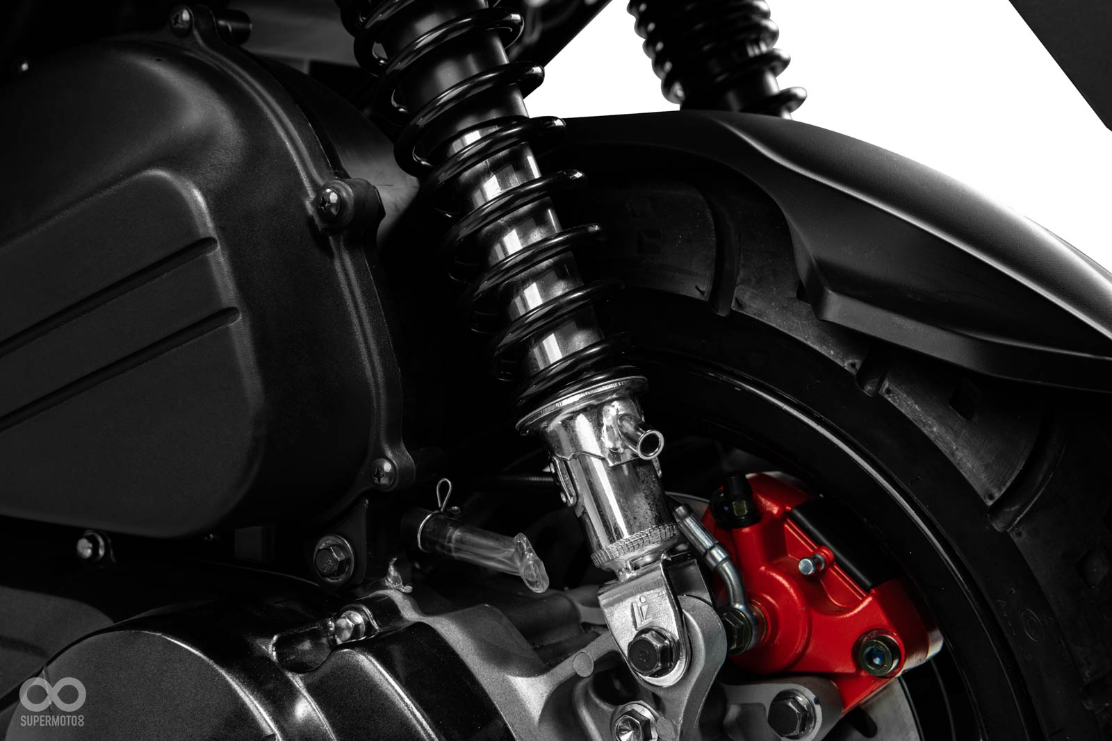 Jet 4 RX也加入零後仰懸吊設計