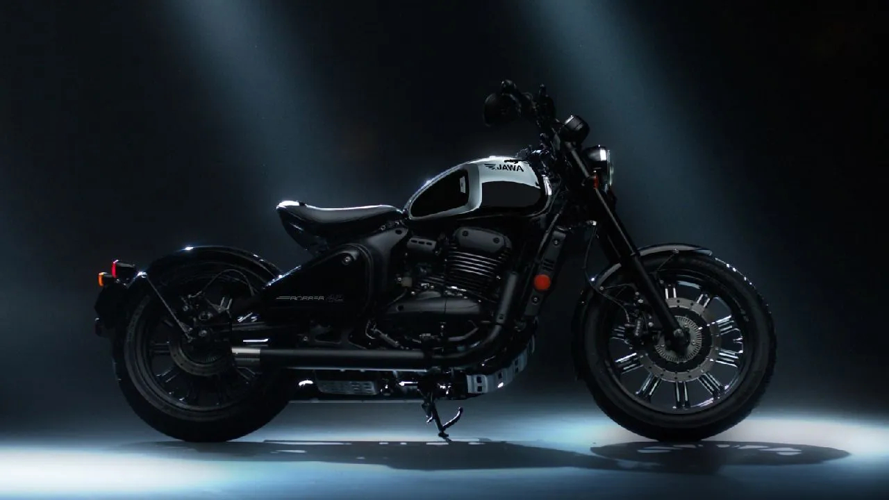 超有質感的鍍鉻油箱,可說是42 Bobber Black Mirror最大亮點