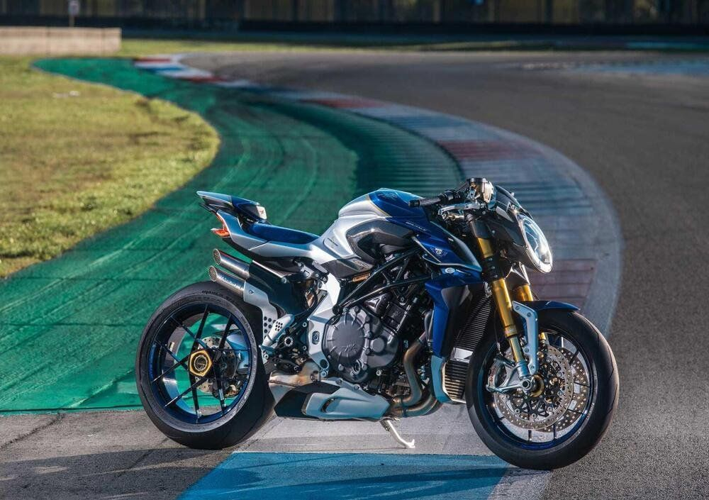 Brutale 1000 RR Assen擁有諸多碳纖維配件,減輕車重有功