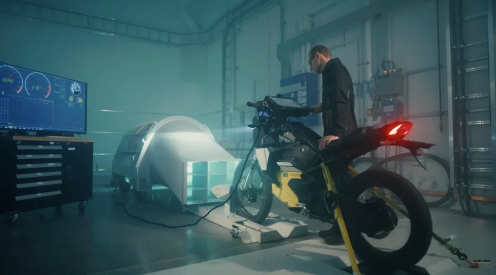 車尾造型也相當簡約，讓車輛看起來更加俐落