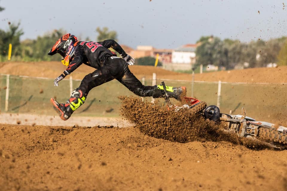 雖然許多GP車手仍會在空閒時間進行越野訓練,但場地內的越野車比賽&練習,與達卡拉力賽儼然是不同世界