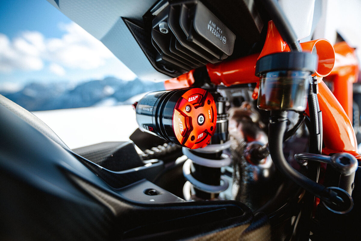 猛獸進化無極限！KTM 1390 Super Duke RR 減重11公斤暴力登場！ | SUPERMOTO8