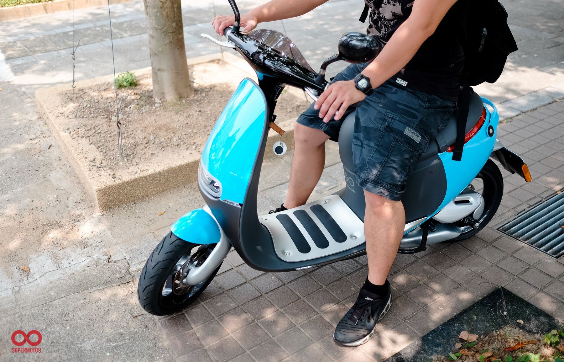 活生生的 叮噹藍gogoro plus出現在我們眼前