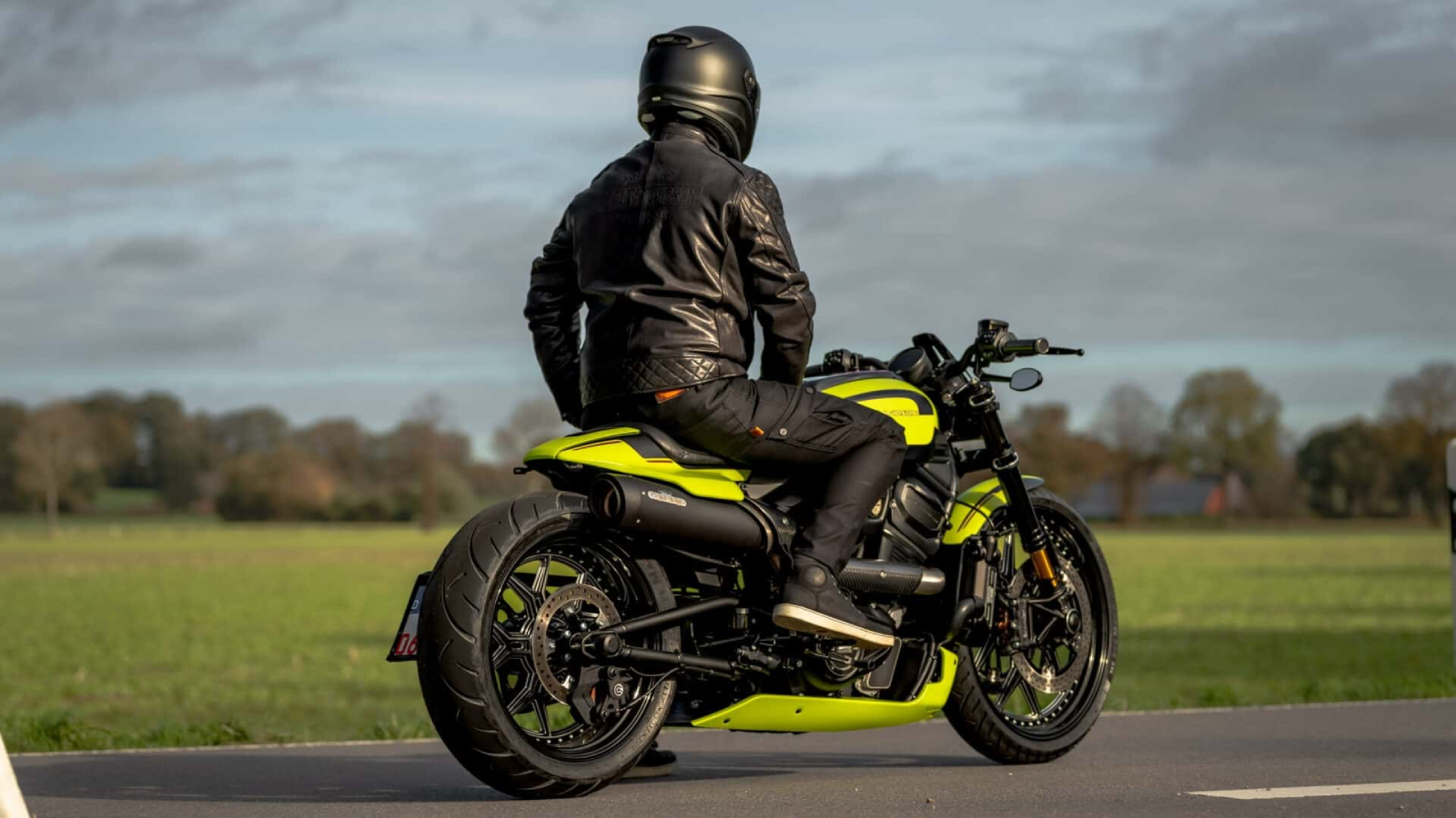 改裝後的Sportster S騎乘比例似乎更為協調