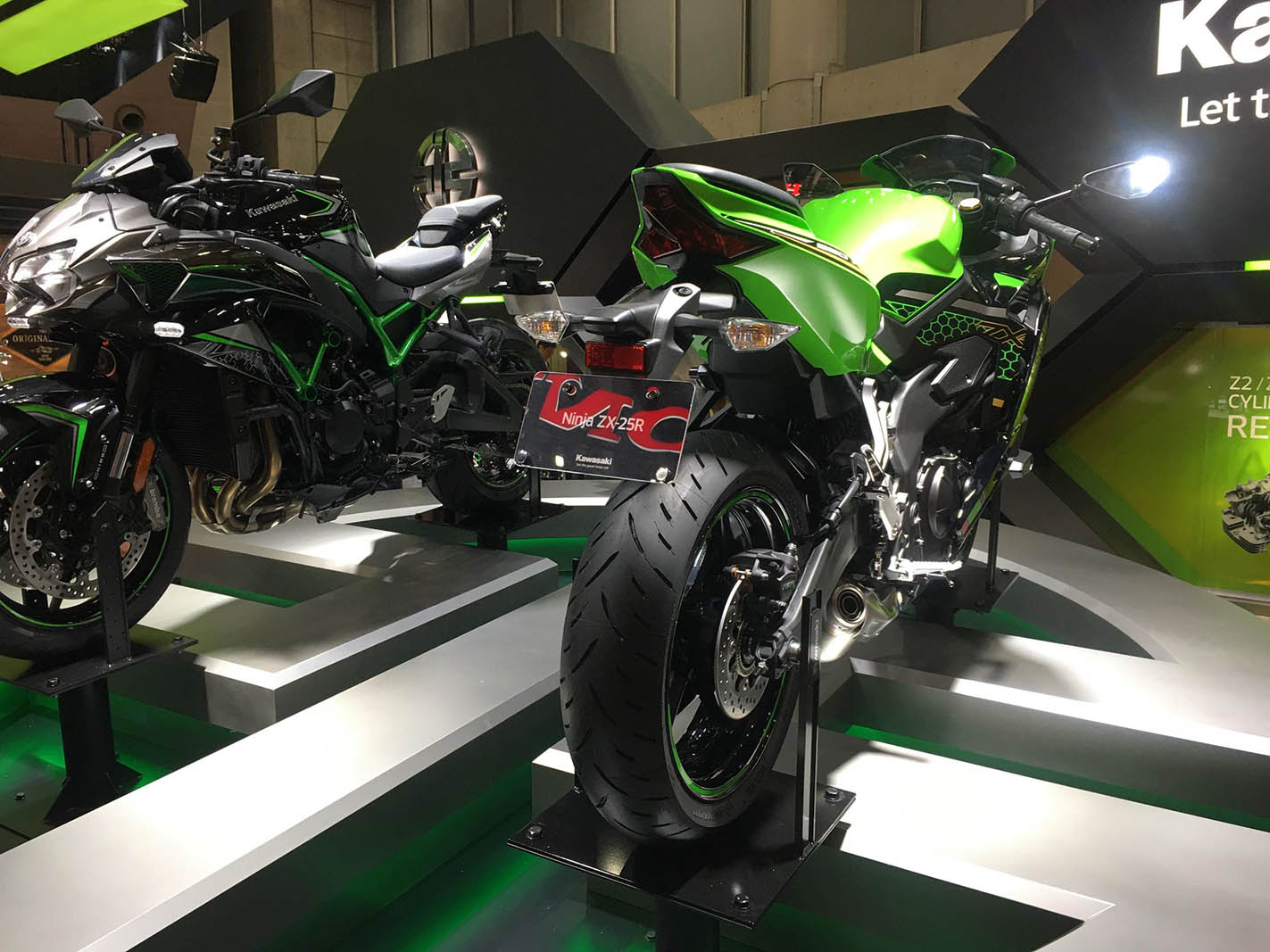 尾燈與近期Ninja車系的造型類似,可看見車尾的份量更為肌肉