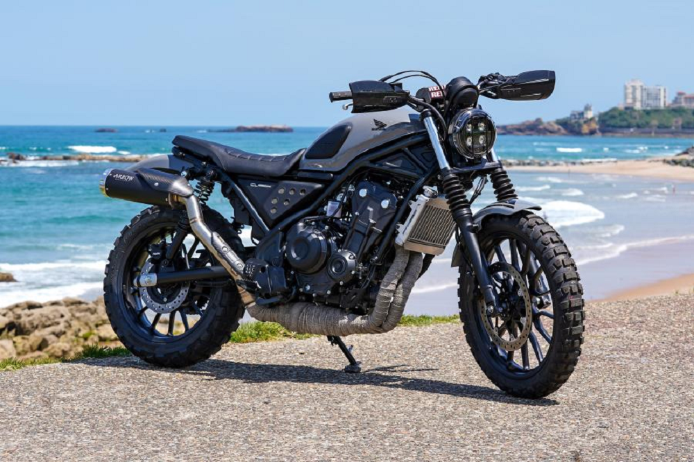 「Moonground」的塗裝以暗色系為主，車輛風格以工業風進行呈現
