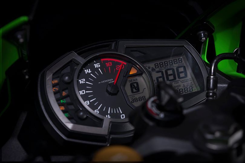 儀表未使用近期許多Kawasaki車款愛用的TFT儀表