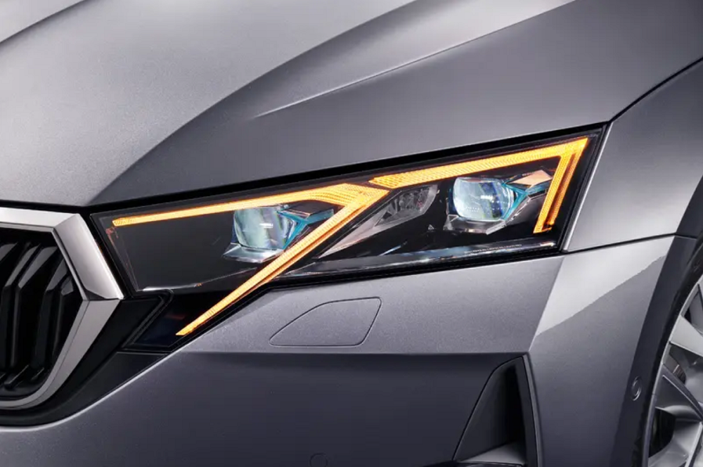 頭燈換上了更銳利的造型,並採用了Matrix LED矩陣式燈組