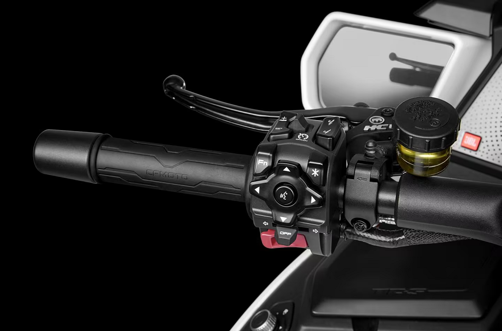 現行款車型左把手的功能鍵,相信未來可以更方便調整車輛懸吊設定