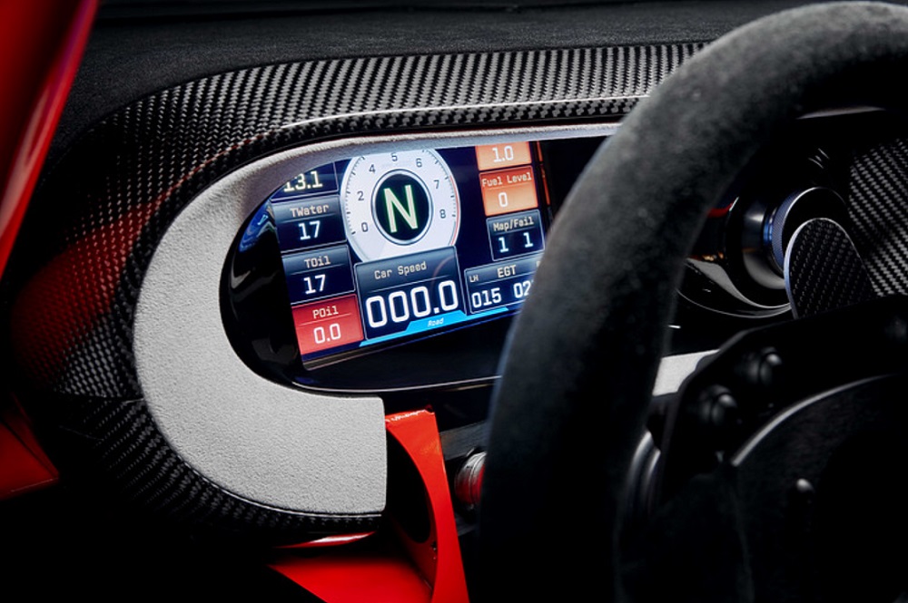 相較於序列式變速系統,市售版本採用了換檔撥片的設定