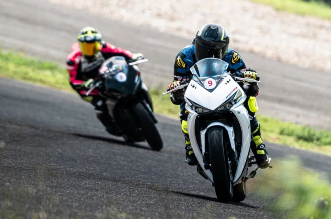 Kove 250RR外型眾多元素與CBR250RR有著異曲同工之妙