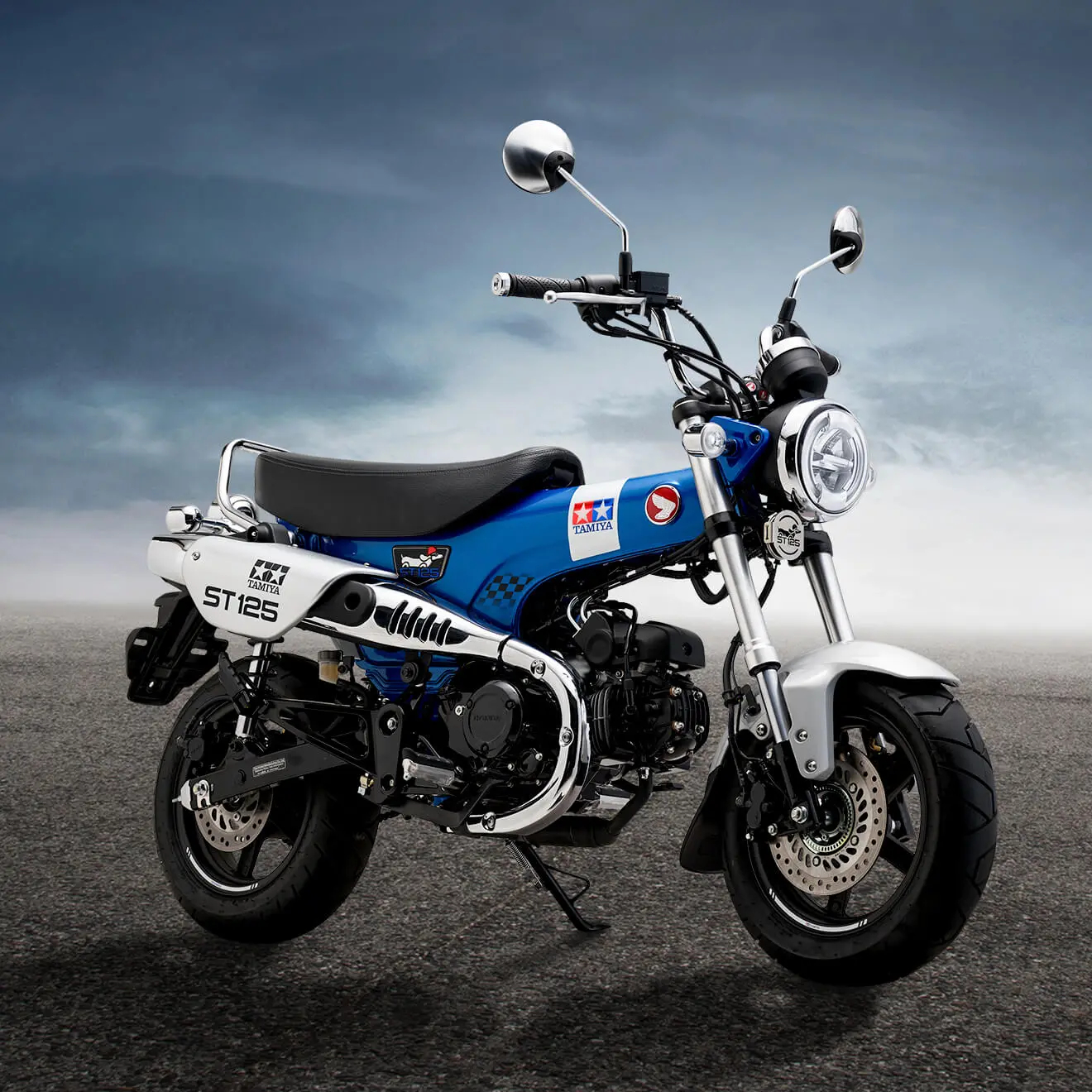 TAMIYA合作的DAX125配色相當優雅,搭配田宮銘牌更具尊榮感