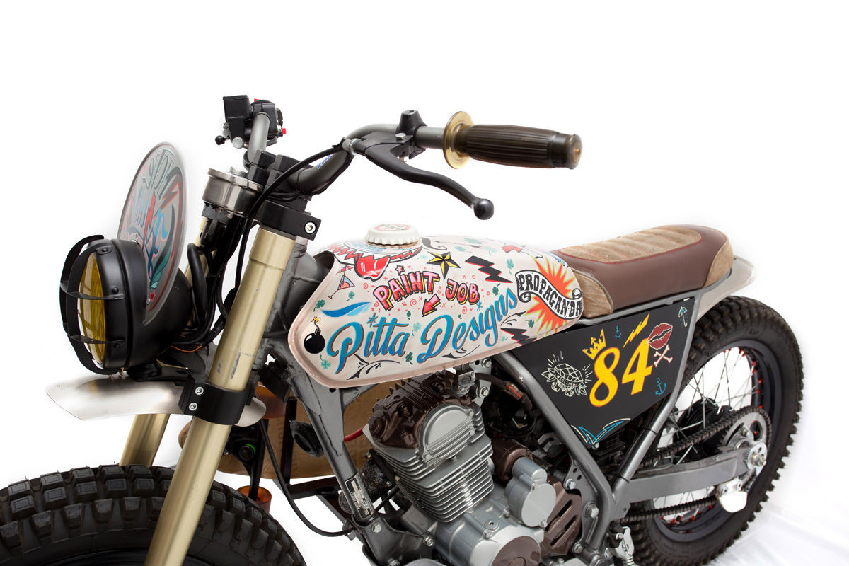 非常鮮明大膽的彩繪樣式，蠻適合校夏天的感覺