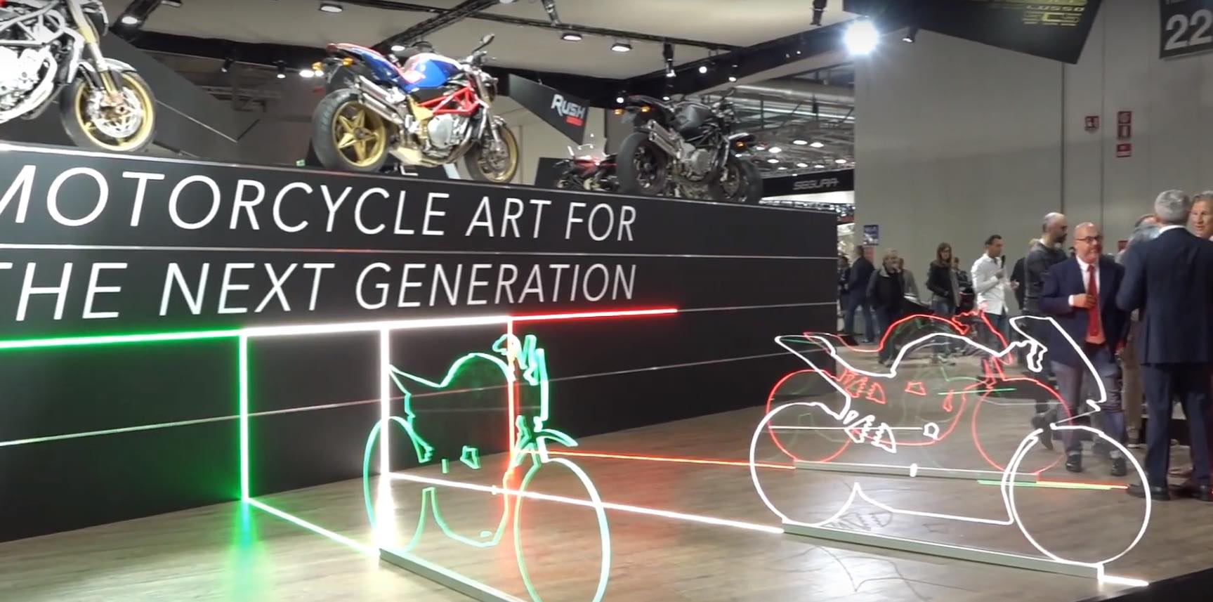 MV Agusta在米蘭車展上，也悄悄曝光350c.c.新車的輪廓！ 照片來源.元氣轉速