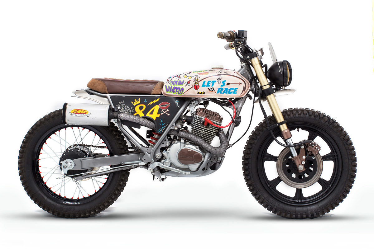 前後不同調的輪框配上彩繪油箱，街頭潮味濃厚