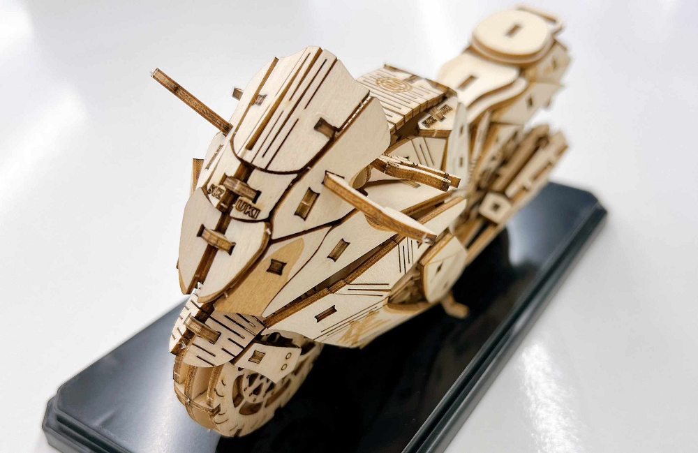 Kigumi最近推出了接近1:12的Suzuki Hayabusa木製模型
