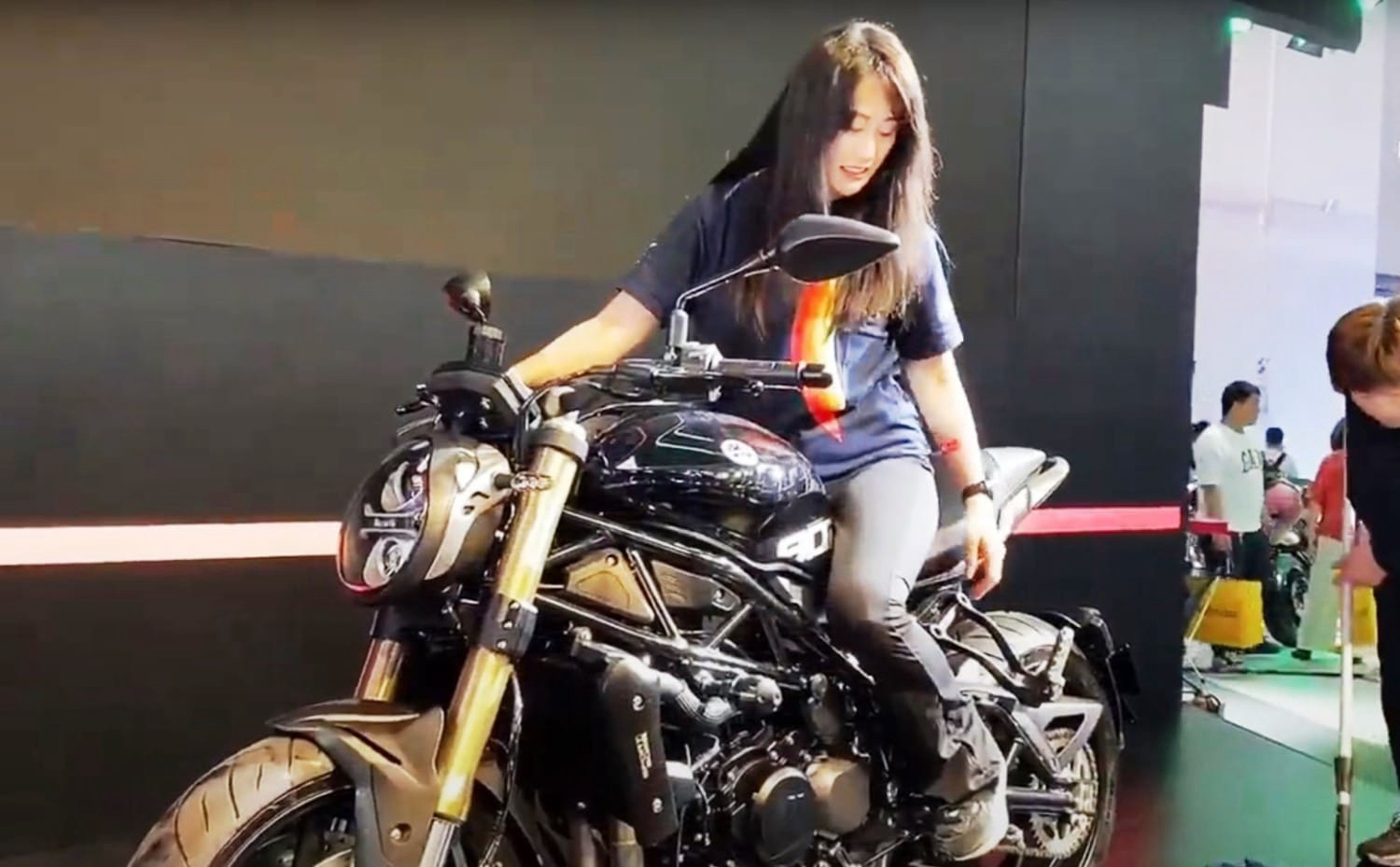 BENELLI在車展中帶來動力全新升級的街車902S