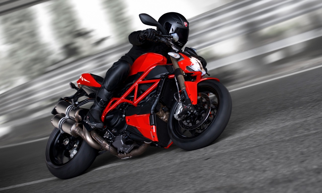 對比Ducati其它車款Streetfighter的銷售其實並不優秀，不過官方似乎一直沒有放棄這類型的車款市場的野心。