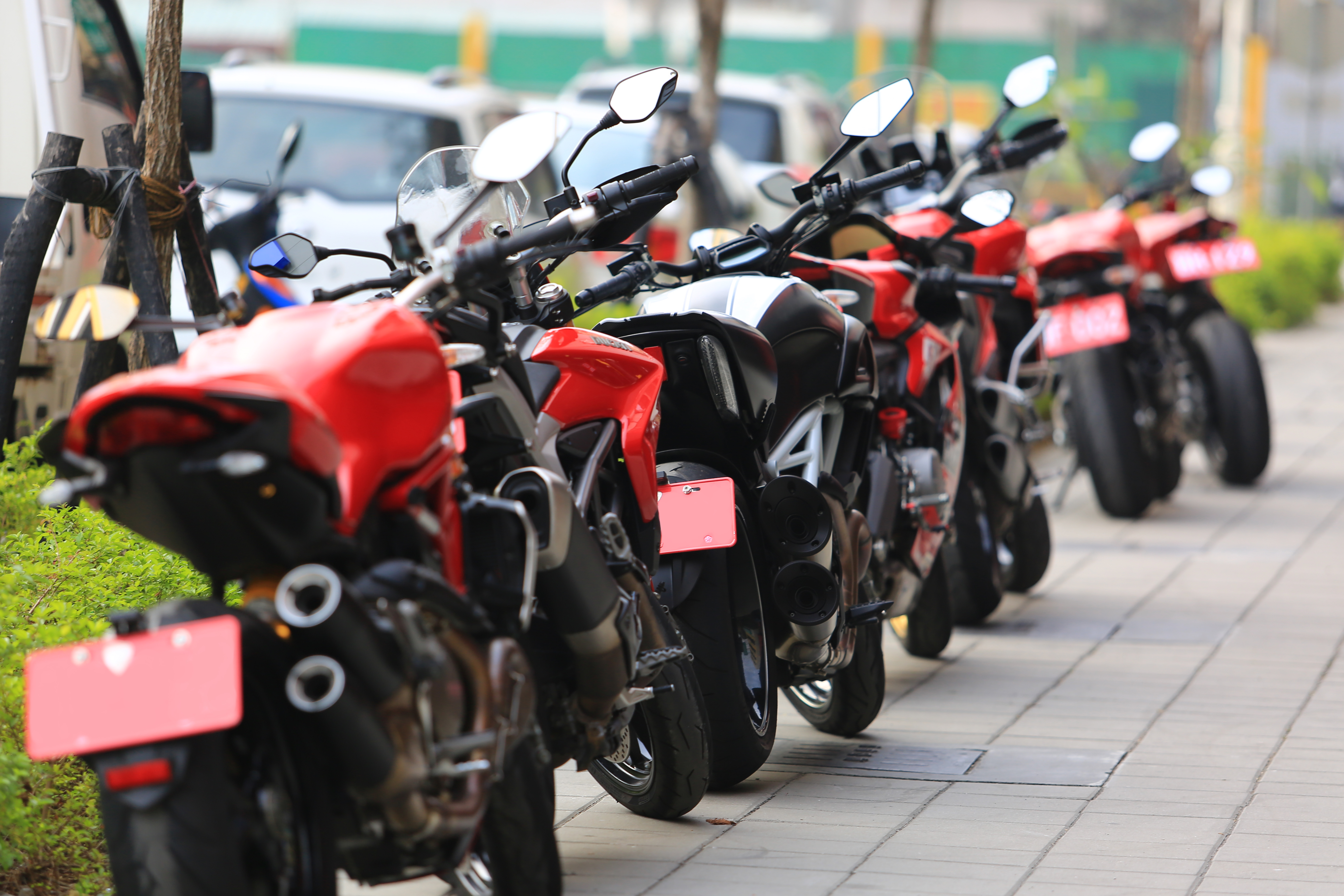 比起成套皮衣,Tucano Urbano Airscud Flex背心更適合公路及通勤用途的騎士