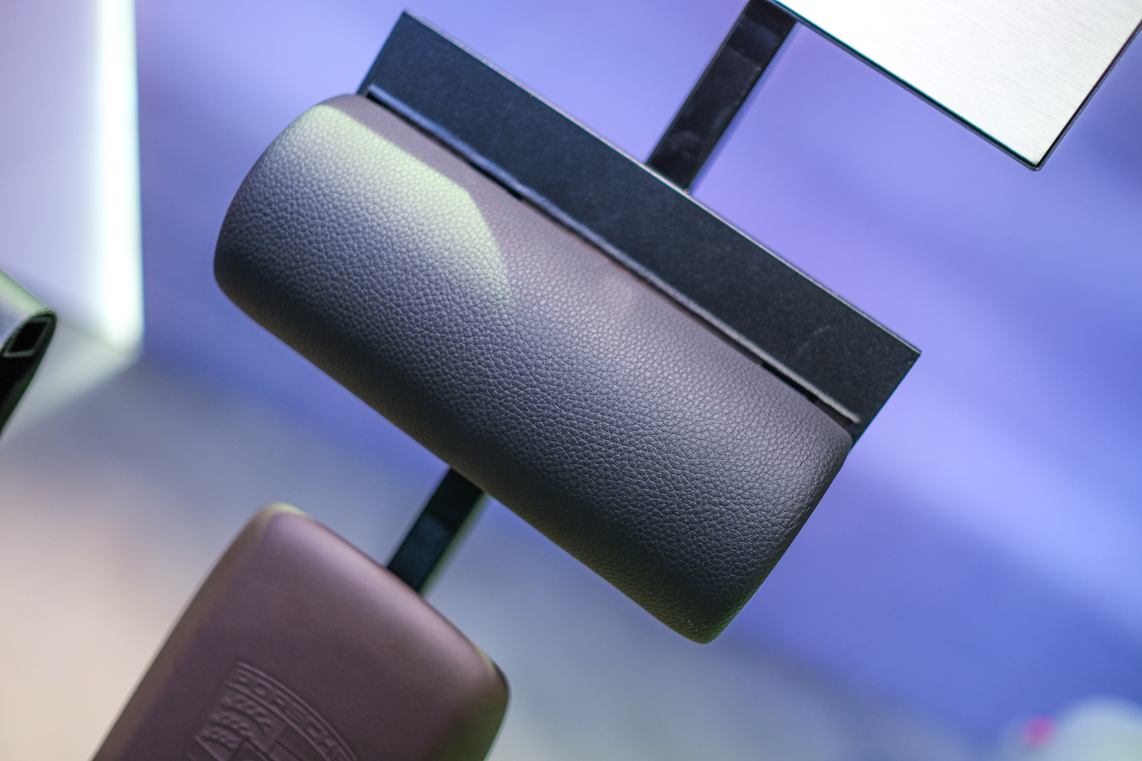 獨特的車色除了展現在車輛上之外,也將相同顏色的設計元素放入鑰匙中,搭配上皮套更具有質感