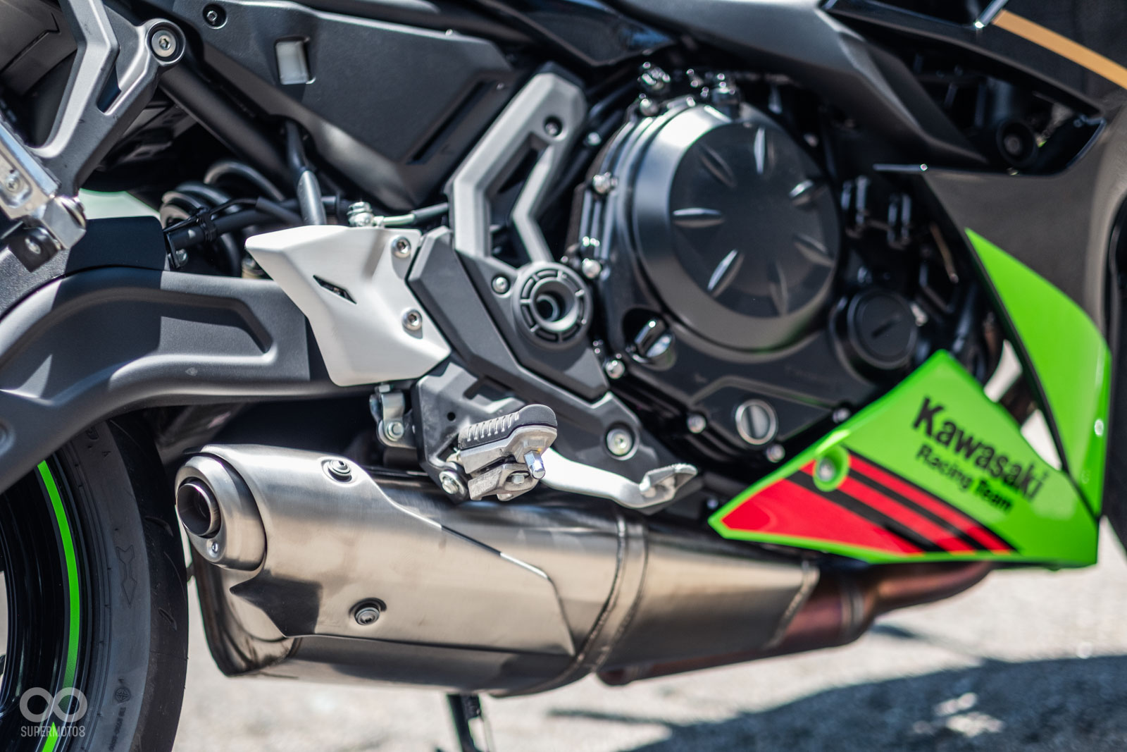 排氣管不論是造型或是位置都相當低調