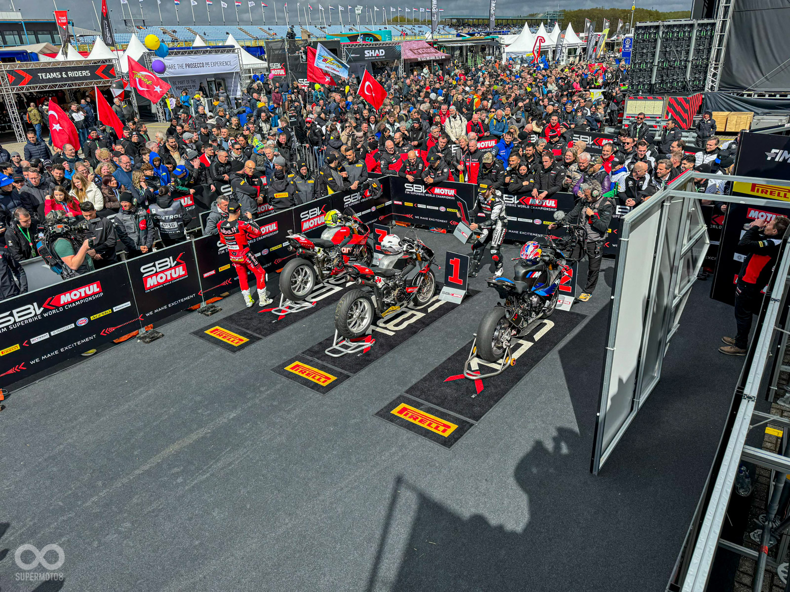 VIP位置，清晰視野看前三名頒獎畫面！