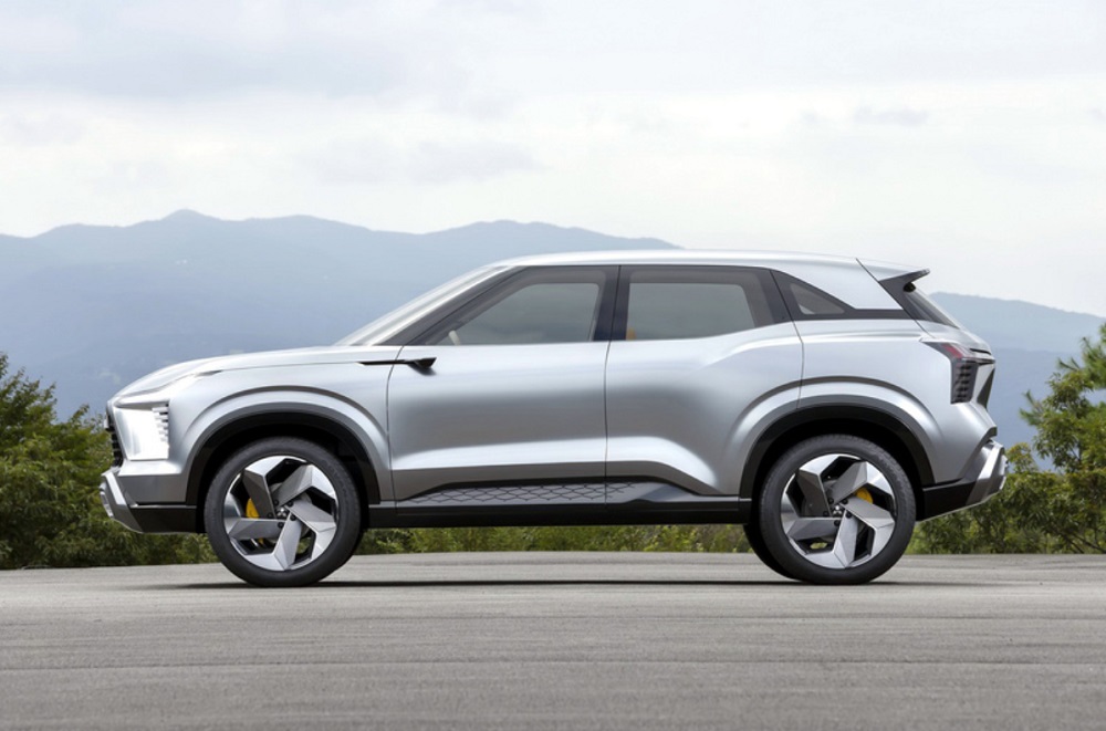 傳統車側後照鏡這次也改採攝影鏡頭取代,前後門也用上了隱藏式的車門把手