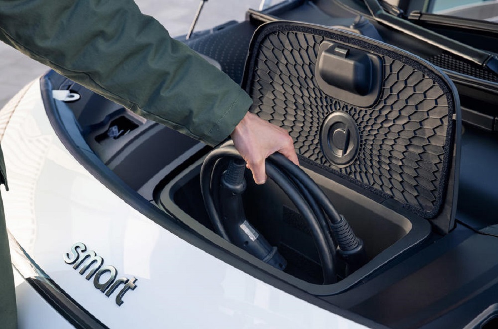 支援了150kW快充,30分鐘即可從10%充電到80%,讓整台車在使用上不需要擔心續航力問題