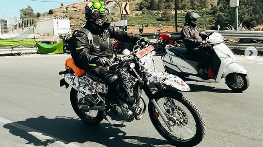 即使經過貼紙的偽裝也難掩KLX 230 S狂野的基因