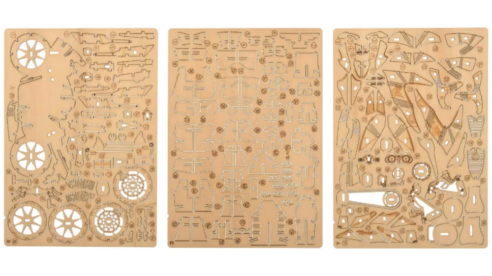 所有配件大概放滿了三片木板，而且不需要任何其他配件進行組裝，但要小心零件損壞