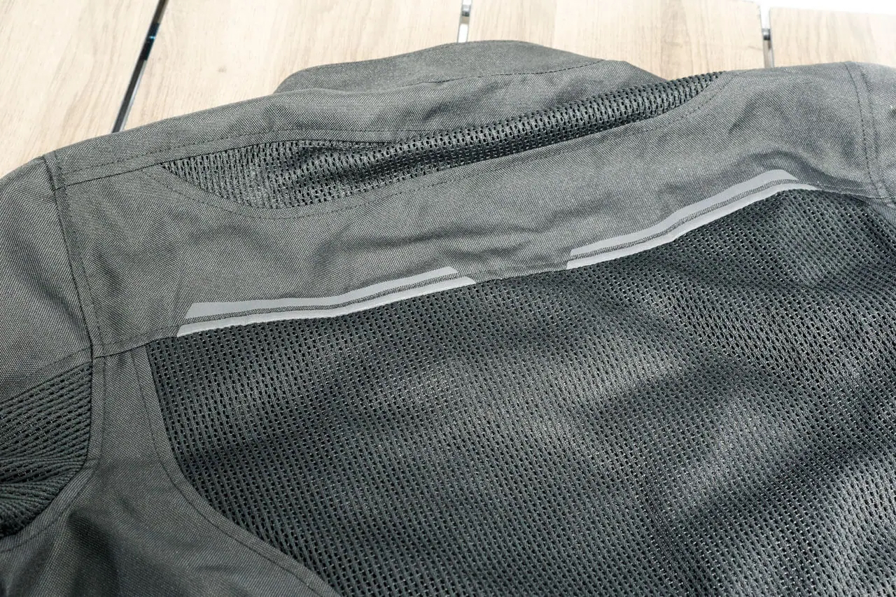 通風材質可以提升夏天穿著防摔衣的意願