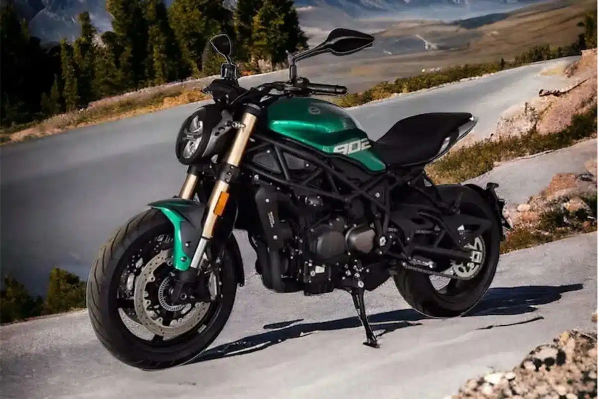 BENELLI 902S外型大致比照過去的752S打造