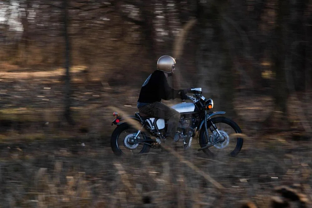 Gryffin 450比起一般街車更能勝任林道越野的路況