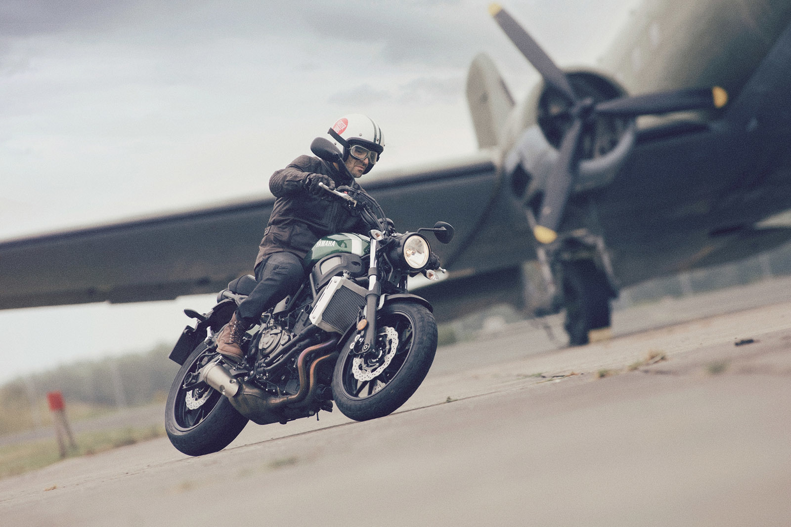 YAMAHA XSR700正式發表,可算是YAMAHA近年為改裝車提出的FASTER SONS哲學的第一個市售化作品。