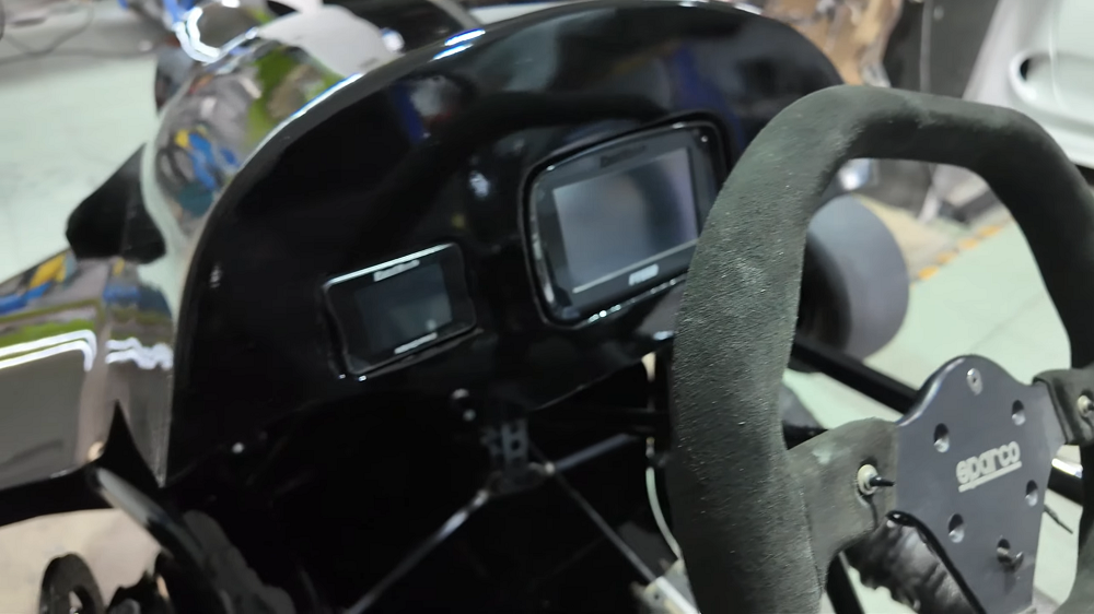 儀表部分也安裝上了一塊螢幕,方便行車資訊閱讀