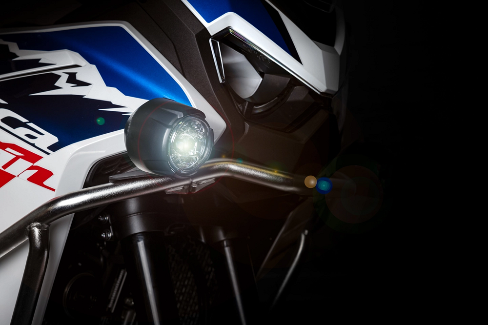 如果怕越野過程傷到引擎，不妨可以考慮看看官方推出的配件組合包，霧燈也是組合包的內容物之一