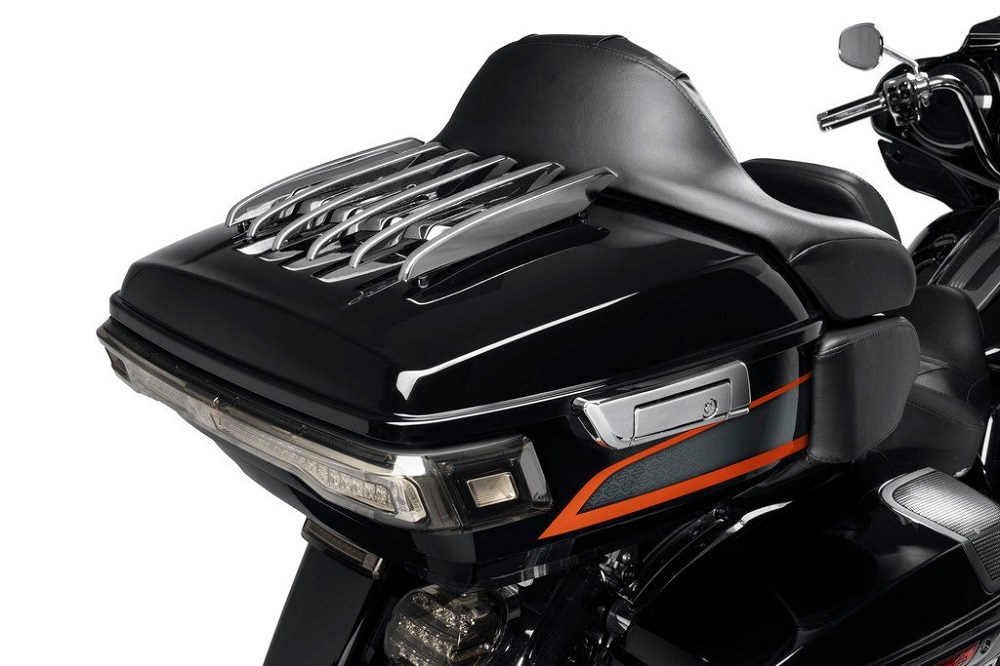 整輛車都以特殊的黑色塗裝為基底,各種配件都有橘灰色的區塊點綴