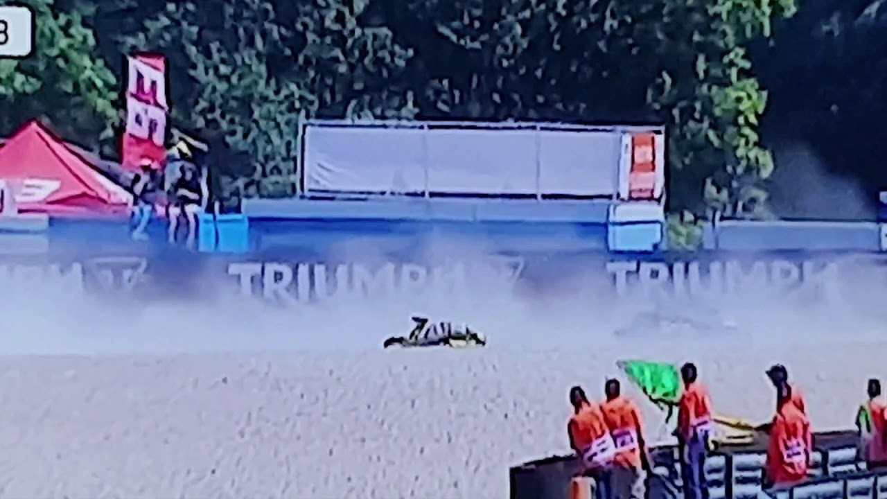 高速轉倒的兩人,所幸無大礙