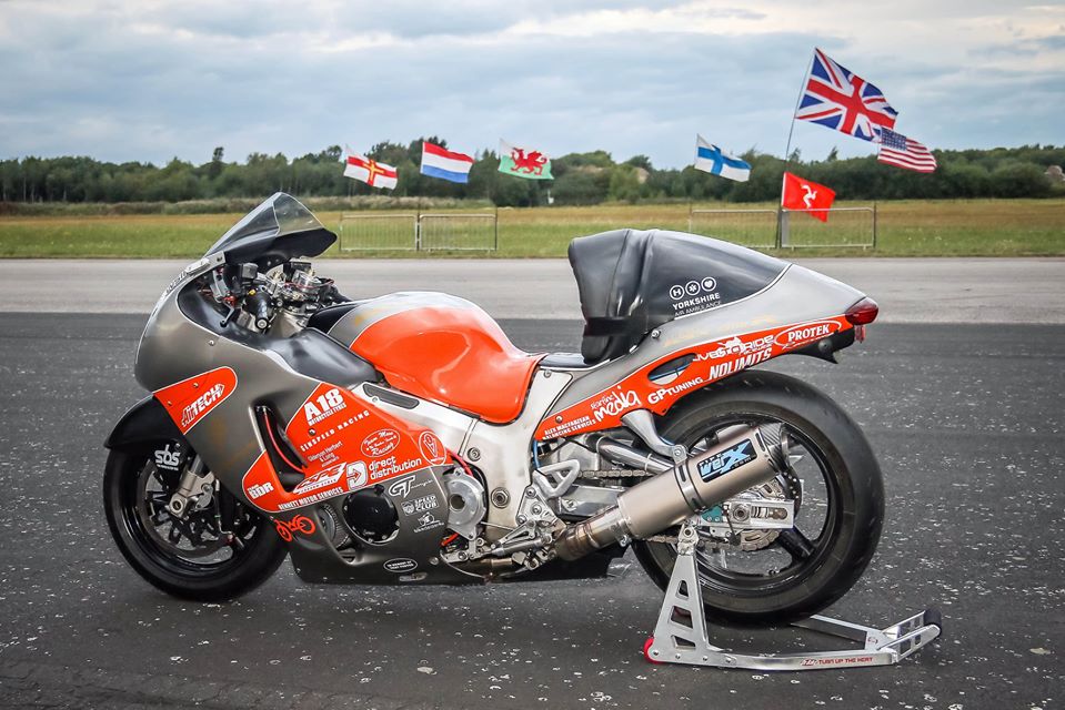 為了直線加速的騎乘姿勢，坐墊設計相當有趣