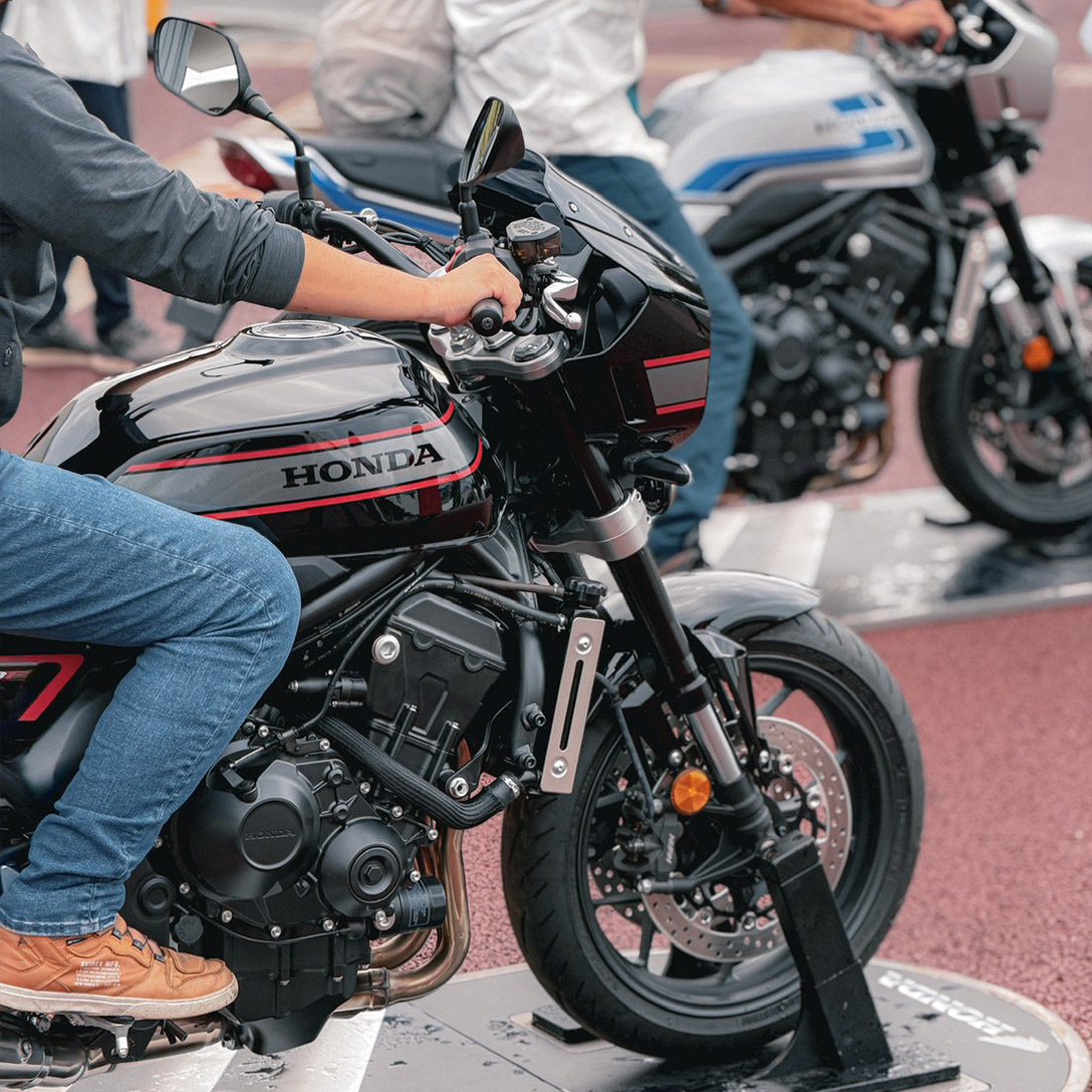 台灣引進機率極高的 CB1000F,今年有參加的朋友都搶先摸到車了!