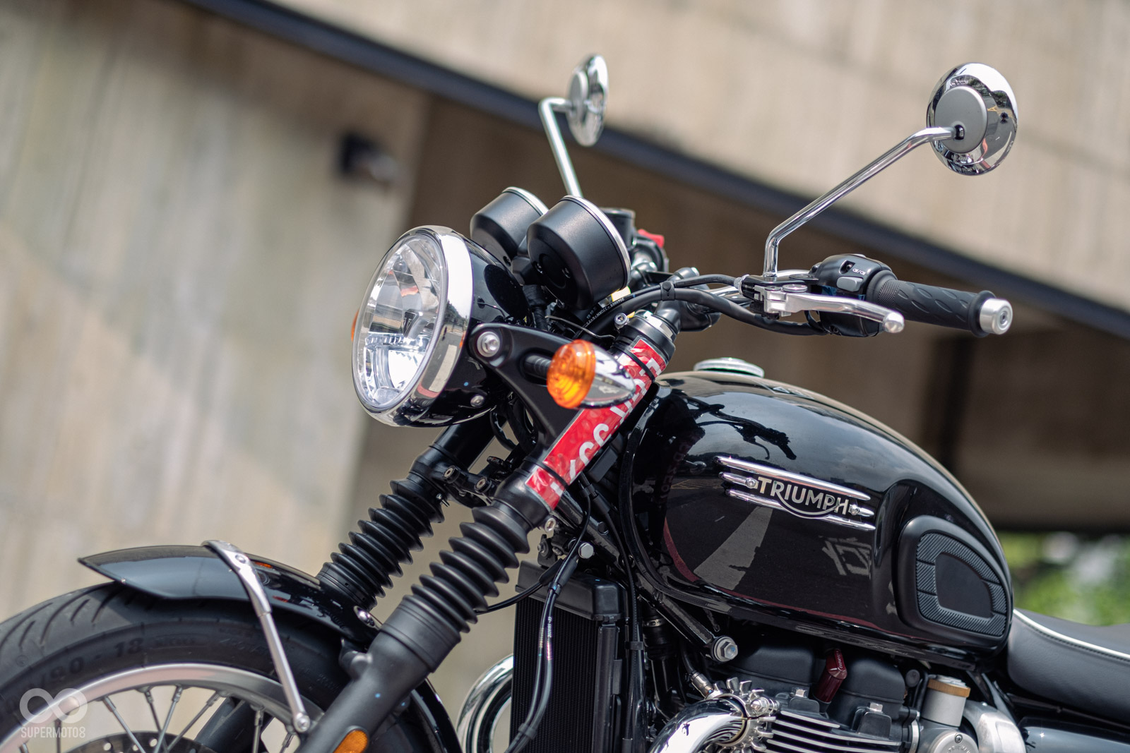 圓燈、水滴油箱、鋼絲輪框等經典元素，可以說是台灣騎士最熟悉的配方