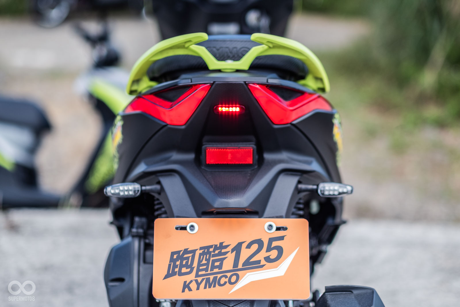 跑酷 125的尾燈造型相當特殊,煞車燈藏於兩燈條中央