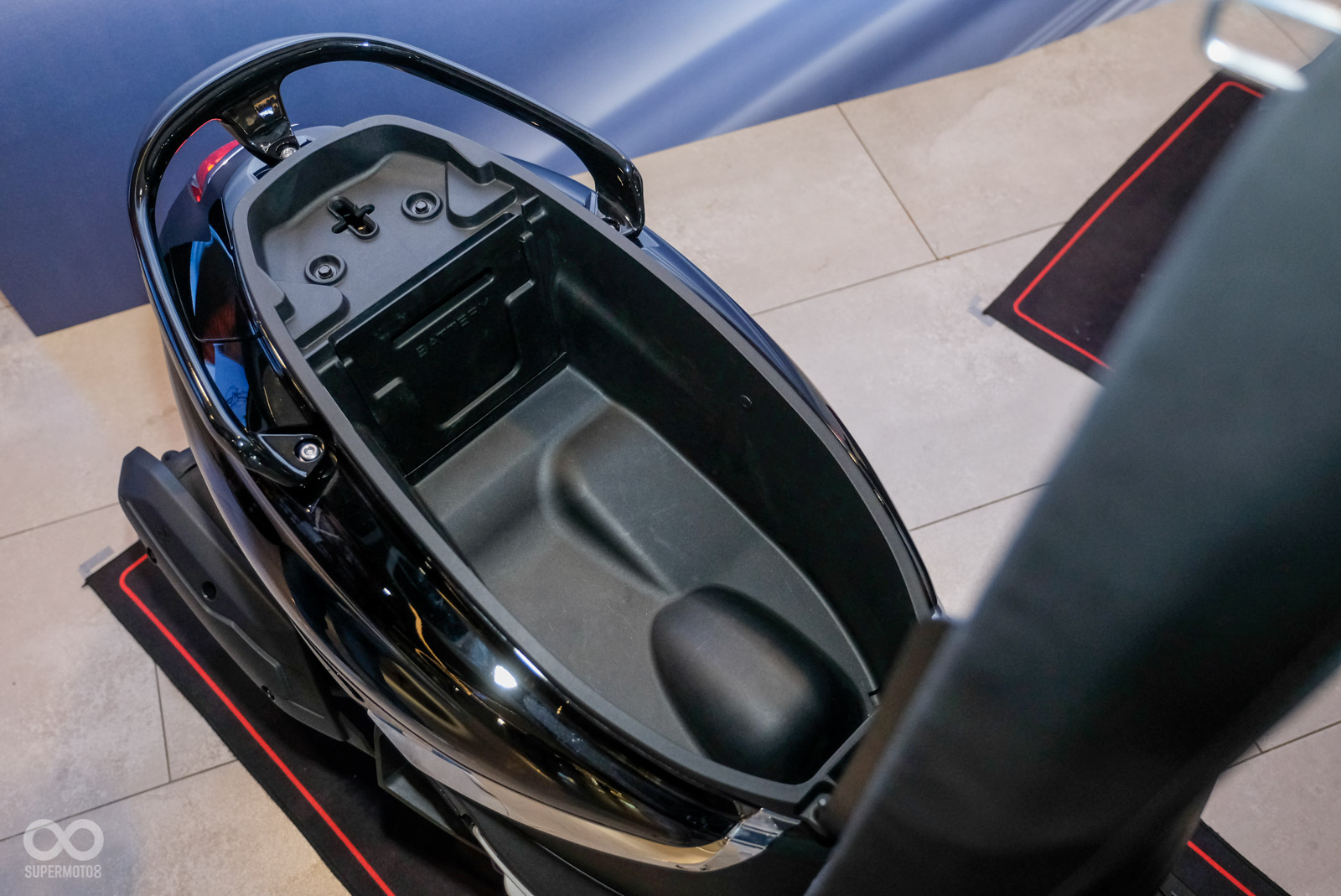 坐墊下空間加大到24L，前後長度表現亮眼