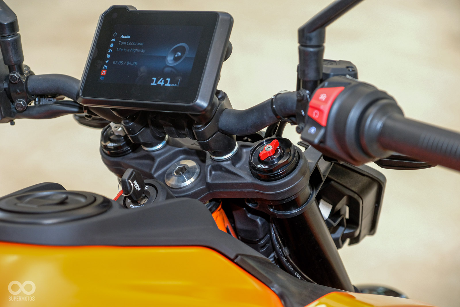 前避震提供壓縮、回彈可調功能