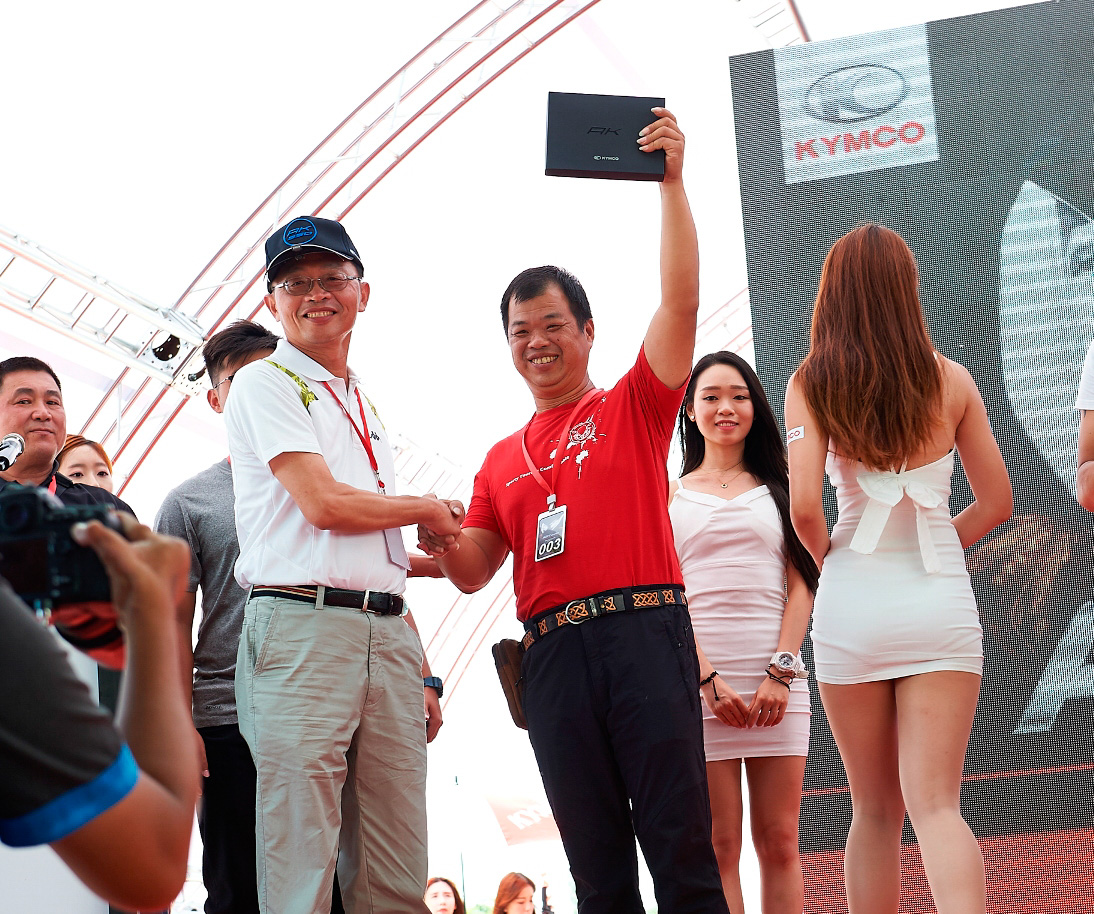 百位AK專屬小秘書迎接首批100位AK 550車主到來,展現機車龍頭大廠高規格交車禮遇的用心,也讓車主們留下深刻而難忘的回憶