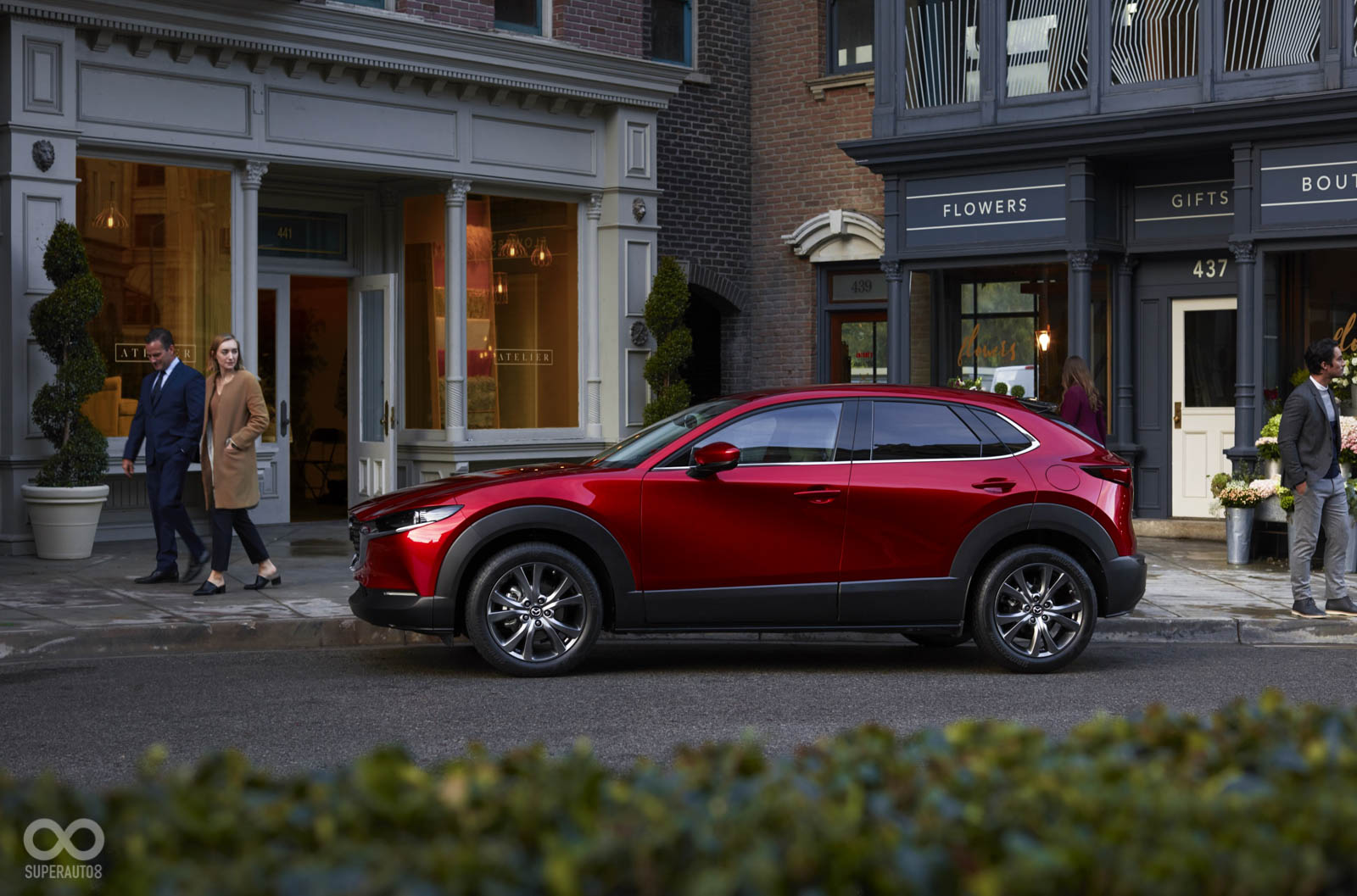 ALL-NEW MAZDA CX-30以SUV較高的坐姿設計，提供駕駛寬裕空間及廣闊視野，透過座椅距離的配置，營造寬敞的整體佈局